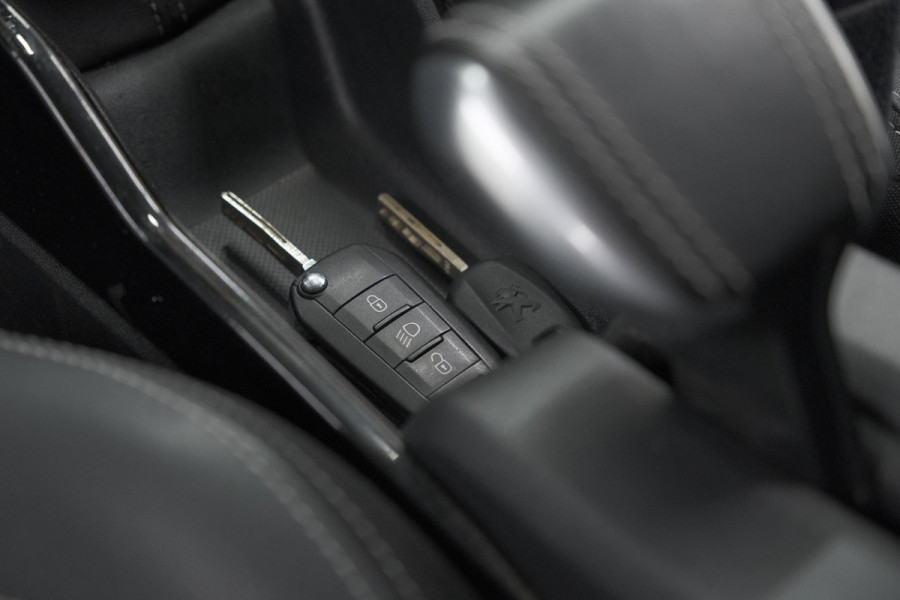 Peugeot 2008 PureTech 130 Allure | Camera | Apple Carplay | Parkeersensoren | Navigatie