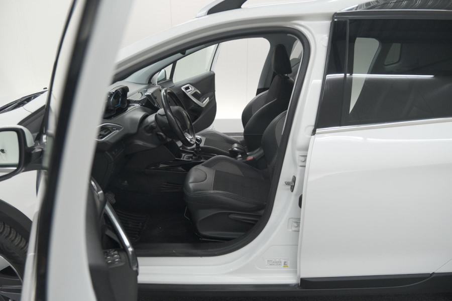 Peugeot 2008 PureTech 130 Allure | Camera | Apple Carplay | Parkeersensoren | Navigatie