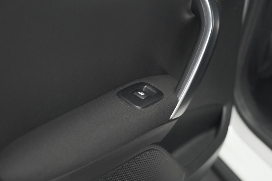 Peugeot 2008 PureTech 130 Allure | Camera | Apple Carplay | Parkeersensoren | Navigatie