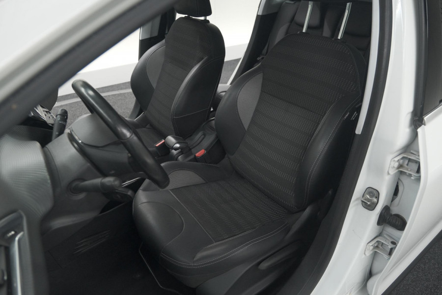 Peugeot 2008 PureTech 130 Allure | Camera | Apple Carplay | Parkeersensoren | Navigatie