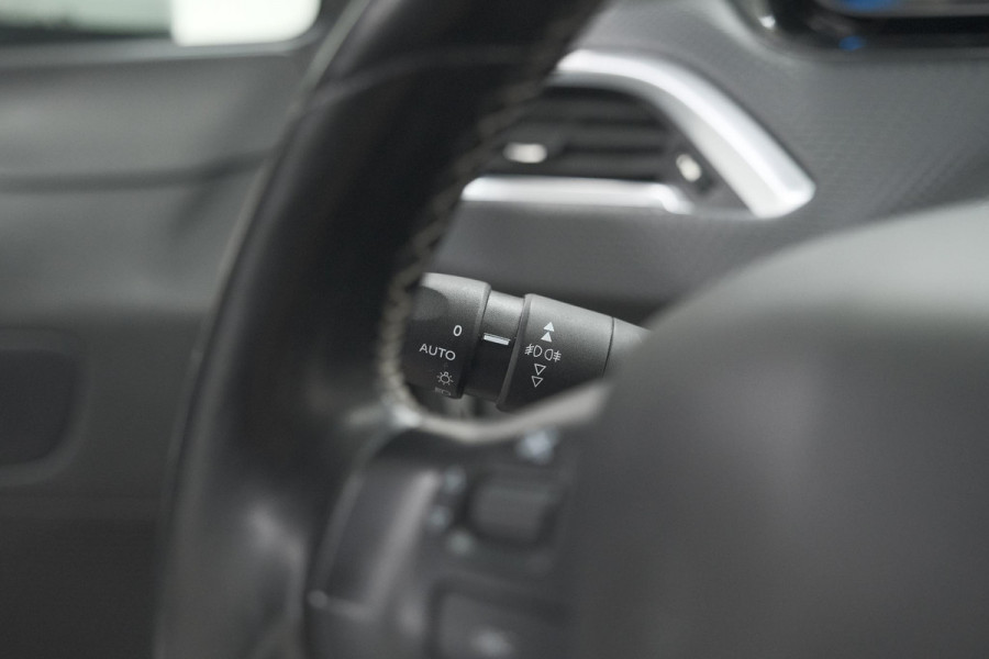 Peugeot 2008 PureTech 130 Allure | Camera | Apple Carplay | Parkeersensoren | Navigatie