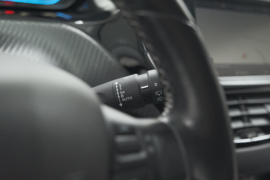 Peugeot 2008 PureTech 130 Allure | Camera | Apple Carplay | Parkeersensoren | Navigatie