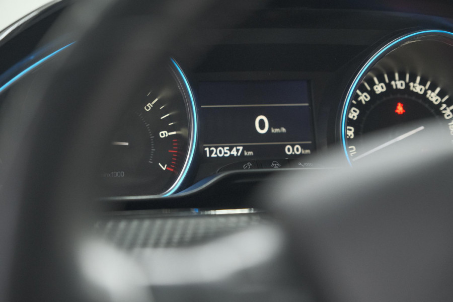 Peugeot 2008 PureTech 130 Allure | Camera | Apple Carplay | Parkeersensoren | Navigatie