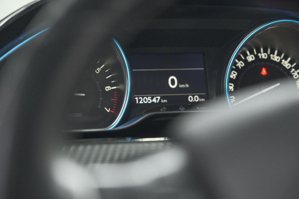 Peugeot 2008 PureTech 130 Allure | Camera | Apple Carplay | Parkeersensoren | Navigatie