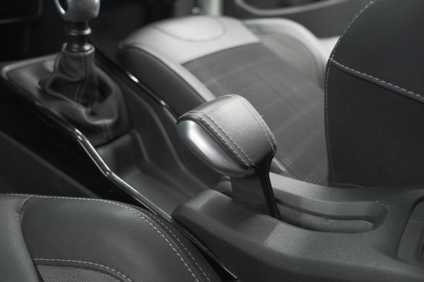 Peugeot 2008 PureTech 130 Allure | Camera | Apple Carplay | Parkeersensoren | Navigatie