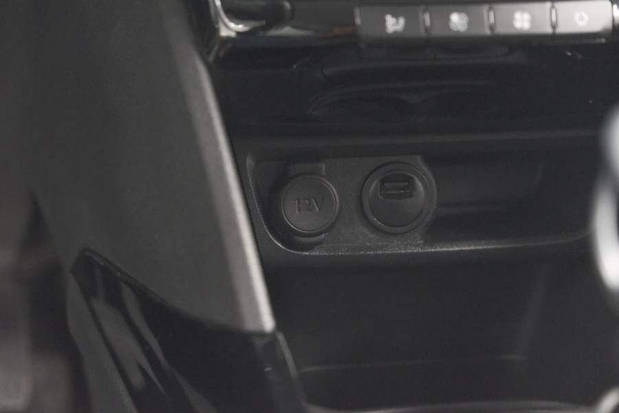 Peugeot 2008 PureTech 130 Allure | Camera | Apple Carplay | Parkeersensoren | Navigatie
