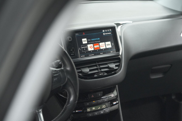 Peugeot 2008 PureTech 130 Allure | Camera | Apple Carplay | Parkeersensoren | Navigatie