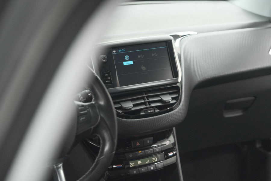Peugeot 2008 PureTech 130 Allure | Camera | Apple Carplay | Parkeersensoren | Navigatie
