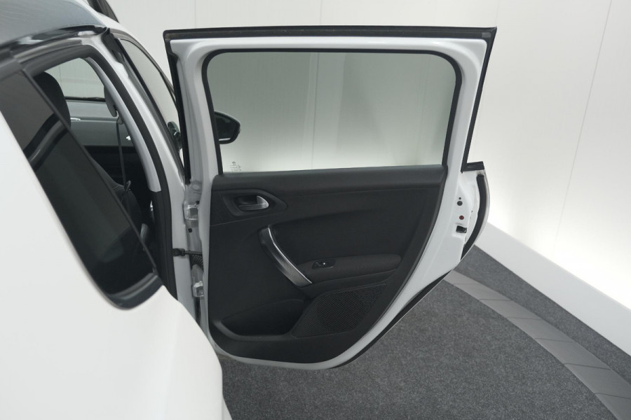 Peugeot 2008 PureTech 130 Allure | Camera | Apple Carplay | Parkeersensoren | Navigatie