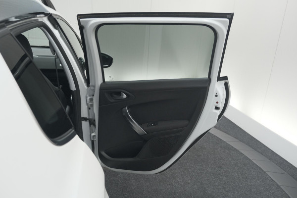 Peugeot 2008 PureTech 130 Allure | Camera | Apple Carplay | Parkeersensoren | Navigatie