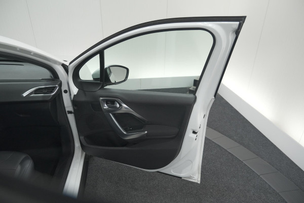 Peugeot 2008 PureTech 130 Allure | Camera | Apple Carplay | Parkeersensoren | Navigatie
