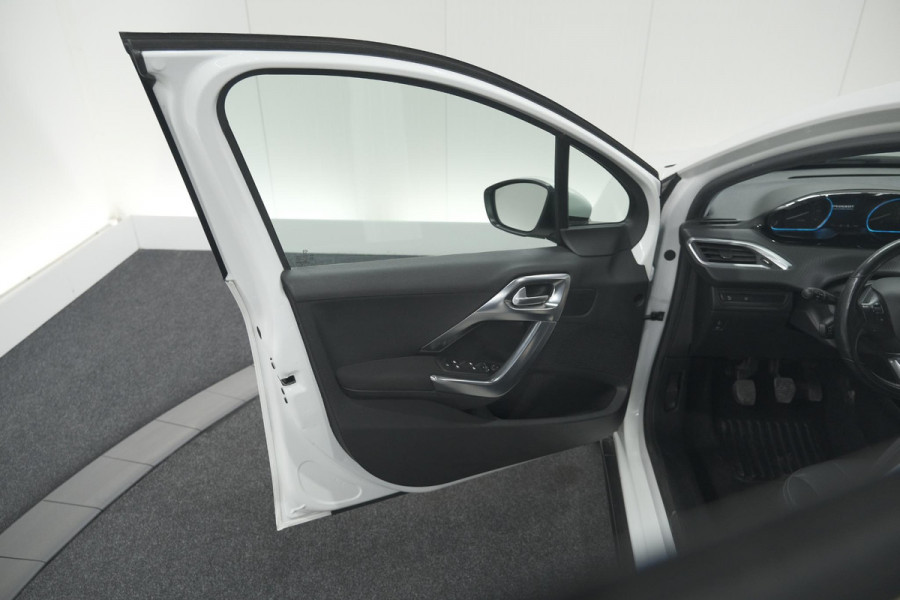 Peugeot 2008 PureTech 130 Allure | Camera | Apple Carplay | Parkeersensoren | Navigatie