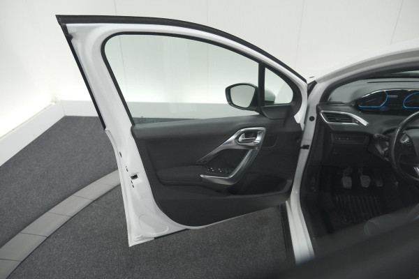 Peugeot 2008 PureTech 130 Allure | Camera | Apple Carplay | Parkeersensoren | Navigatie