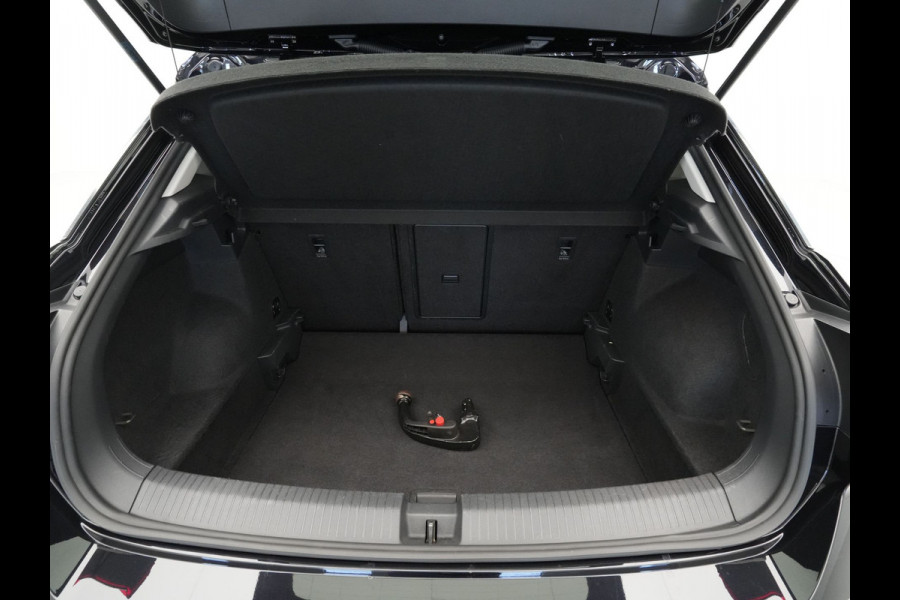 Volkswagen T-Roc 1.0 TSI 115pk Style Trekhaak Panorama Navigatie Camera Acc Carplay 323