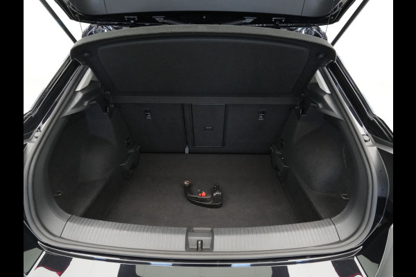 Volkswagen T-Roc 1.0 TSI 115pk Style Trekhaak Panorama Navigatie Camera Acc Carplay 323