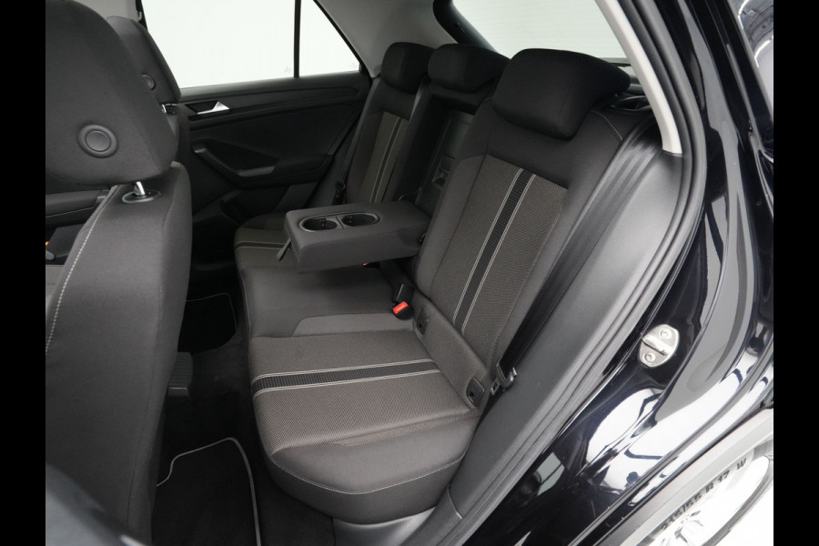 Volkswagen T-Roc 1.0 TSI 115pk Style Trekhaak Panorama Navigatie Camera Acc Carplay 323