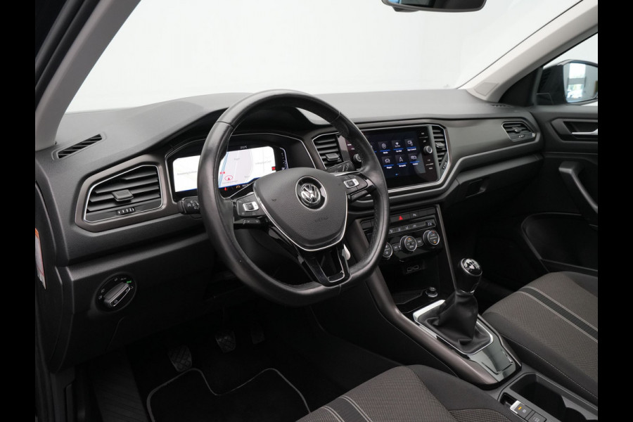 Volkswagen T-Roc 1.0 TSI 115pk Style Trekhaak Panorama Navigatie Camera Acc Carplay 323