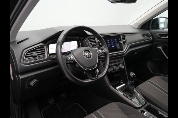 Volkswagen T-Roc 1.0 TSI 115pk Style Trekhaak Panorama Navigatie Camera Acc Carplay 323