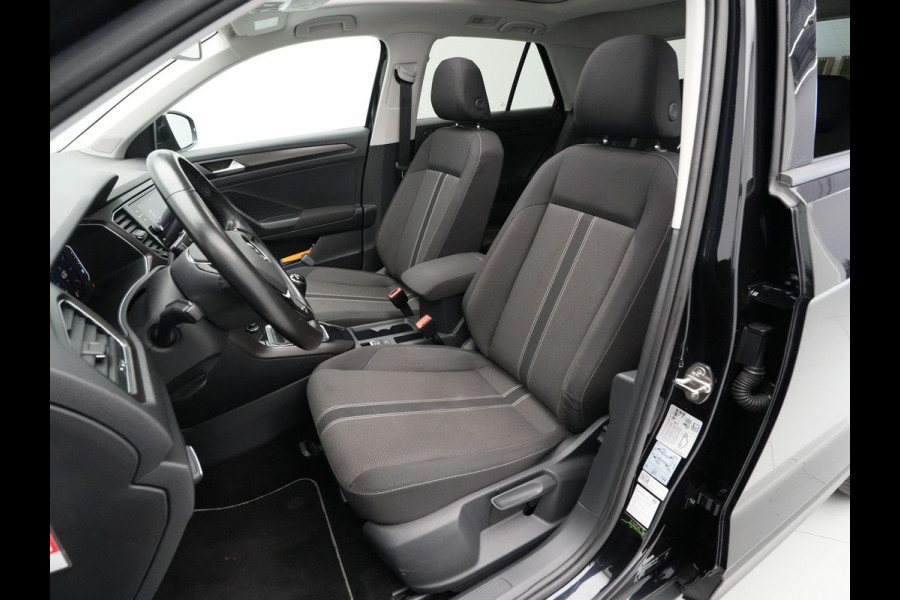Volkswagen T-Roc 1.0 TSI 115pk Style Trekhaak Panorama Navigatie Camera Acc Carplay 323