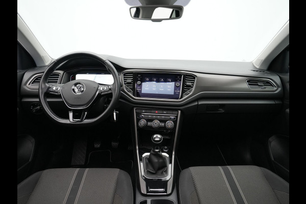 Volkswagen T-Roc 1.0 TSI 115pk Style Trekhaak Panorama Navigatie Camera Acc Carplay 323