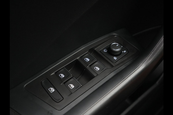 Volkswagen T-Roc 1.0 TSI 115pk Style Trekhaak Panorama Navigatie Camera Acc Carplay 323