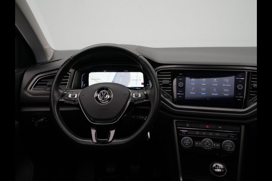 Volkswagen T-Roc 1.0 TSI 115pk Style Trekhaak Panorama Navigatie Camera Acc Carplay 323