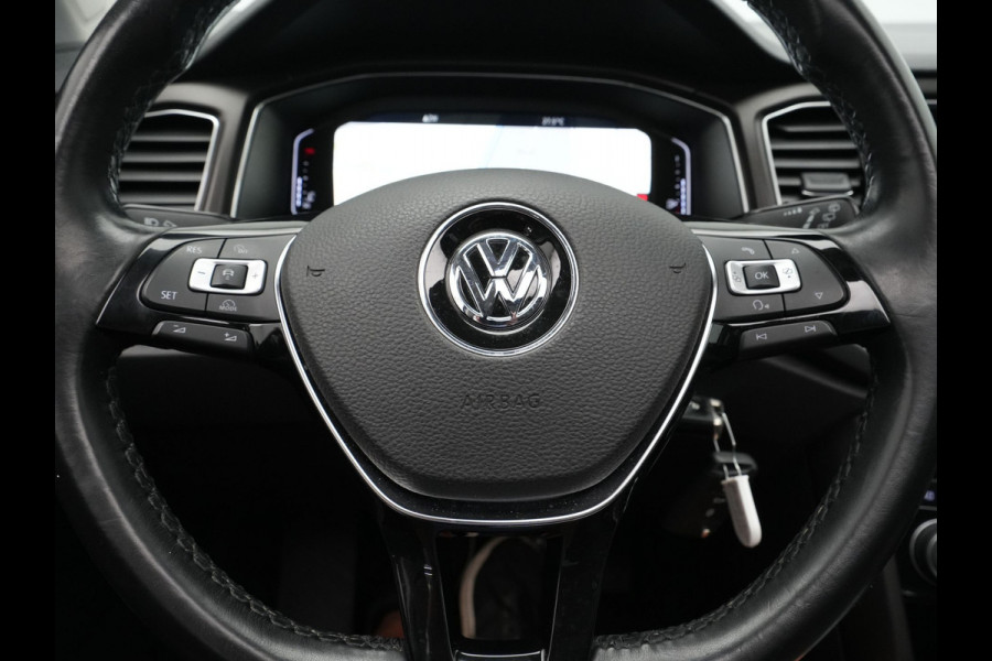 Volkswagen T-Roc 1.0 TSI 115pk Style Trekhaak Panorama Navigatie Camera Acc Carplay 323