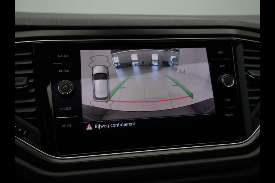Volkswagen T-Roc 1.0 TSI 115pk Style Trekhaak Panorama Navigatie Camera Acc Carplay 323