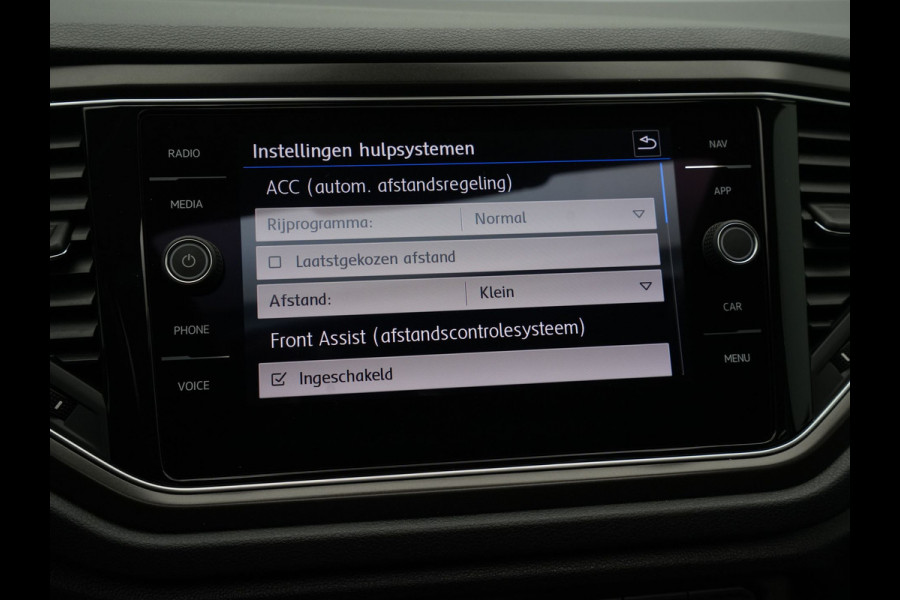 Volkswagen T-Roc 1.0 TSI 115pk Style Trekhaak Panorama Navigatie Camera Acc Carplay 323