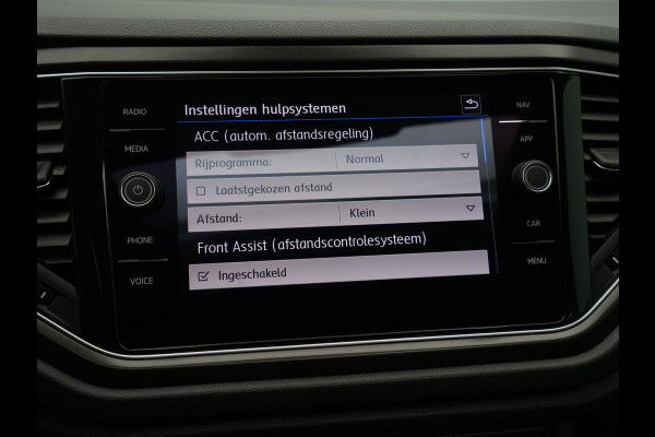 Volkswagen T-Roc 1.0 TSI 115pk Style Trekhaak Panorama Navigatie Camera Acc Carplay 323