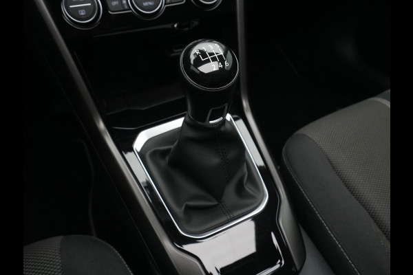 Volkswagen T-Roc 1.0 TSI 115pk Style Trekhaak Panorama Navigatie Camera Acc Carplay 323