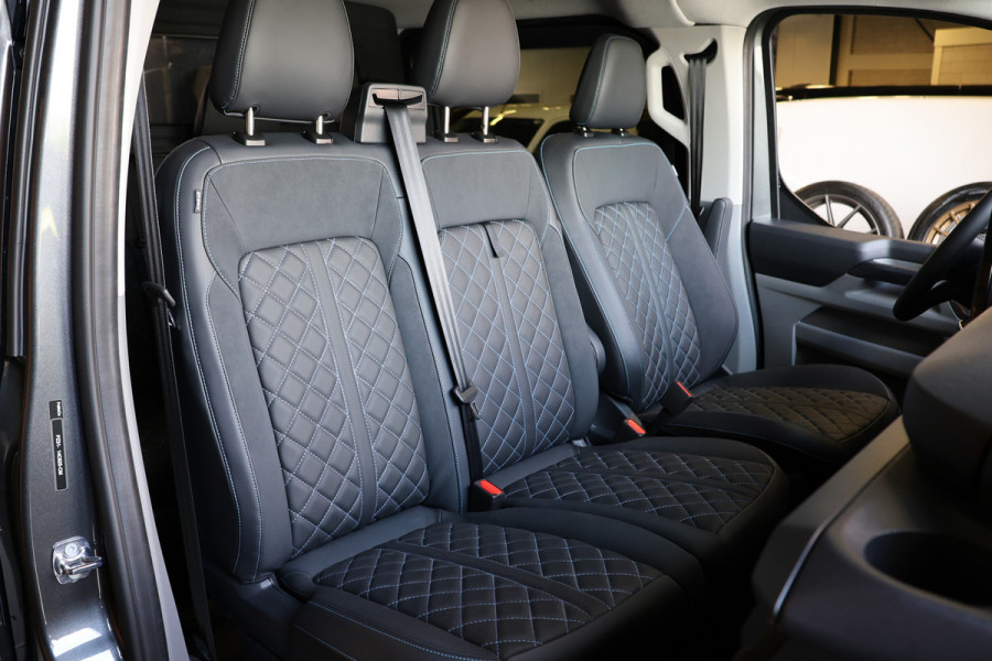 Ford Transit Custom 300 2.0 TDCI L2H1 Sport 170 PK DC | L+R Schuifdeur | Dubbel Cabine | B&O | ACC | Blind Spot | Navigatie | Camera | CarPlay | Lan | Raptor Edition | Trekhaak | 6-Zitter | MODELJAAR 2025 | Verlengde fabrieksgarantie tot 12-2029 | Dubbel Cabine