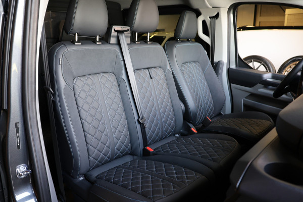 Ford Transit Custom 300 2.0 TDCI L2H1 Sport 170 PK DC | L+R Schuifdeur | Dubbel Cabine | B&O | ACC | Blind Spot | Navigatie | Camera | CarPlay | Lan | Raptor Edition | Trekhaak | 6-Zitter | MODELJAAR 2025 | Verlengde fabrieksgarantie tot 12-2029 | Dubbel Cabine