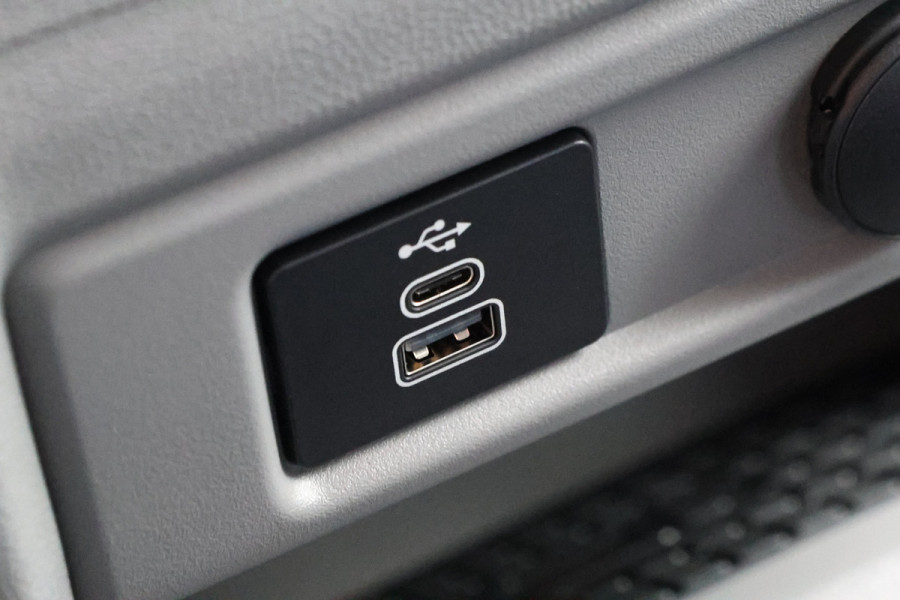Ford Transit Custom 300 2.0 TDCI L2H1 Sport 170 PK DC | L+R Schuifdeur | Dubbel Cabine | B&O | ACC | Blind Spot | Navigatie | Camera | CarPlay | Lan | Raptor Edition | Trekhaak | 6-Zitter | MODELJAAR 2025 | Verlengde fabrieksgarantie tot 12-2029 | Dubbel Cabine