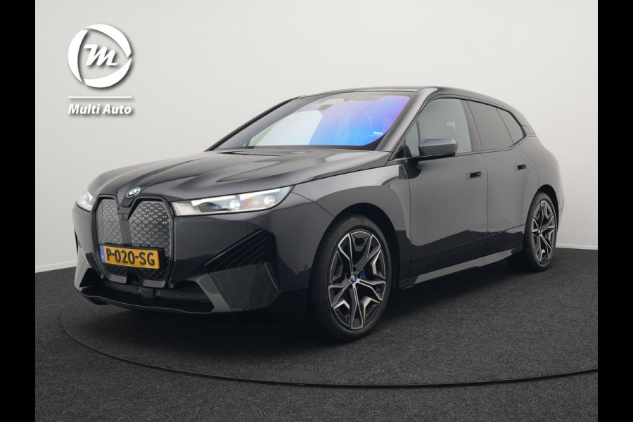 BMW iX xDrive40 High Executive 77 kWh INCL BTW | Trekhaak af Fabriek | Panodak | Lederen Comfortzetels Massage & Memory | 360 Camera | Head Up | Widescreen | 22"L.M | Harman Kardon |