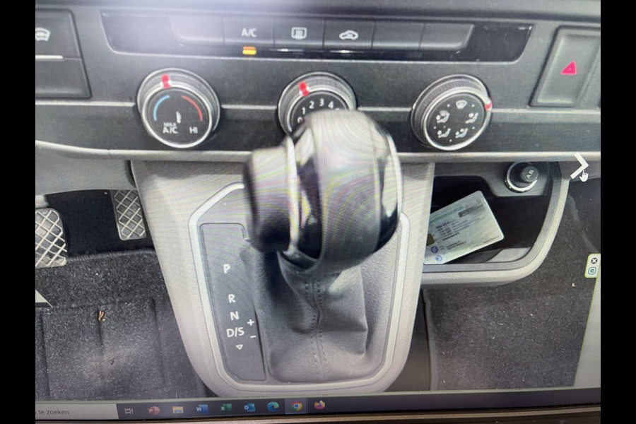 Volkswagen Transporter 2.0 TDI DSG automaat L2H1 30 DC 5 persoons / vaste prijs rijklaar € 27.950 ex btw / lease vanaf € 456 / airco / cruise / navi / achterdeuren / euro 6 / bpm vrij !