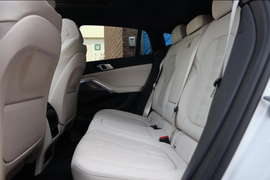 BMW X6 XDrive40i M Sport / PANODAK / LASER / SOFT CLOSE / HUD / KEYLESS