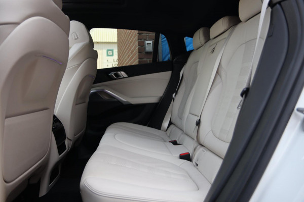 BMW X6 XDrive40i M Sport / PANODAK / LASER / SOFT CLOSE / HUD / KEYLESS