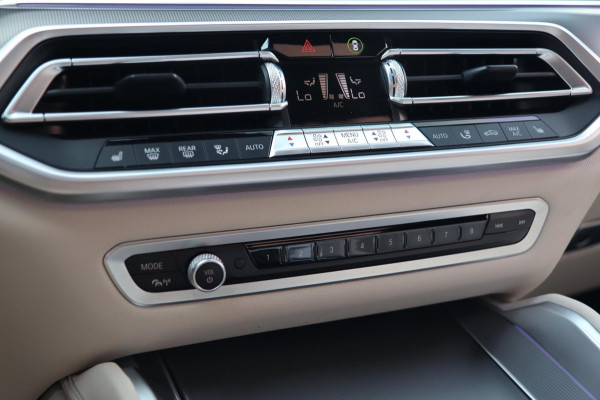 BMW X6 XDrive40i M Sport / PANODAK / LASER / SOFT CLOSE / HUD / KEYLESS