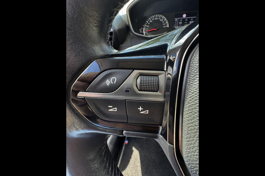 Peugeot 208 1.2 PureTech Active Pack - Apple CarPlay/Navigatie I Airco I Sport velgen I LED I PDC I 35.000 KM -Dealer onderhouden