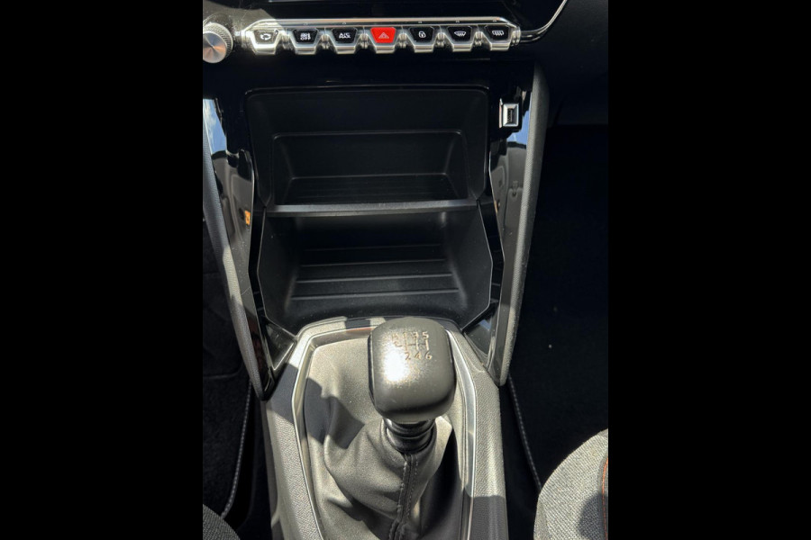 Peugeot 208 1.2 PureTech Active Pack - Apple CarPlay/Navigatie I Airco I Sport velgen I LED I PDC I 35.000 KM -Dealer onderhouden