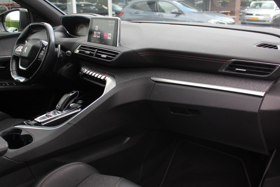 Peugeot 3008 1.6 PureTech GT Line / Panoramdak / Camera / Navigatie / 19'' / Keyless / Half leder / Focal Audio / Dodehoek / Cruise Control