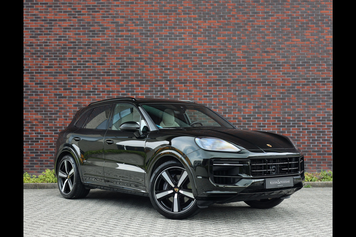Porsche Cayenne E-Hybrid | PTS Dark Olive - Krijt volleder Porsche Cayenne E-Hybrid | PTS Dark Olive - Krijt volleder