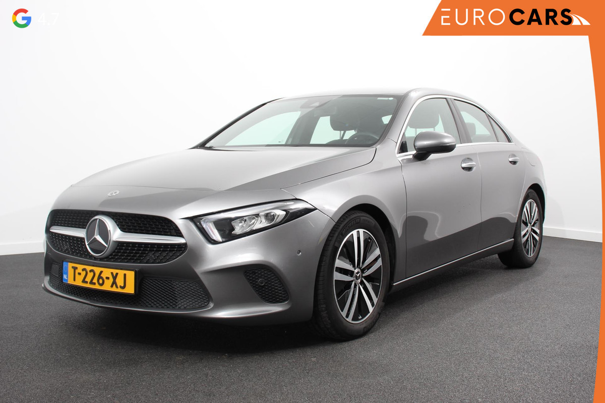 Mercedes-Benz A-Klasse 200 Automaat Progressive | Sfeerverlichting | Navigatie | Climate control | Camera | Parkeer sensoren | Half Lederen Bekleding | Led | Cruise Control | LMV Velgen Mercedes-Benz A-Klasse 200 Automaat Progressive | Sfeerverlichting | Navigatie | Climate control | Camera | Parkeer sensoren | Half Lederen Bekleding | Led | Cruise Control | LMV Velgen