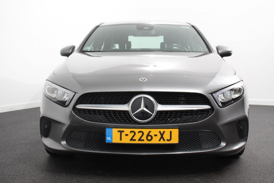 Mercedes-Benz A-Klasse 200 Automaat Progressive | Sfeerverlichting | Navigatie | Climate control | Camera | Parkeer sensoren | Half Lederen Bekleding | Led  | Cruise Control | LMV Velgen
