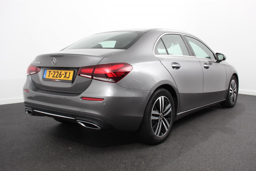 Mercedes-Benz A-Klasse 200 Automaat Progressive | Sfeerverlichting | Navigatie | Climate control | Camera | Parkeer sensoren | Half Lederen Bekleding | Led  | Cruise Control | LMV Velgen