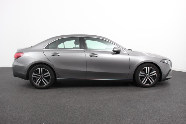 Mercedes-Benz A-Klasse 200 Automaat Progressive | Sfeerverlichting | Navigatie | Climate control | Camera | Parkeer sensoren | Half Lederen Bekleding | Led  | Cruise Control | LMV Velgen