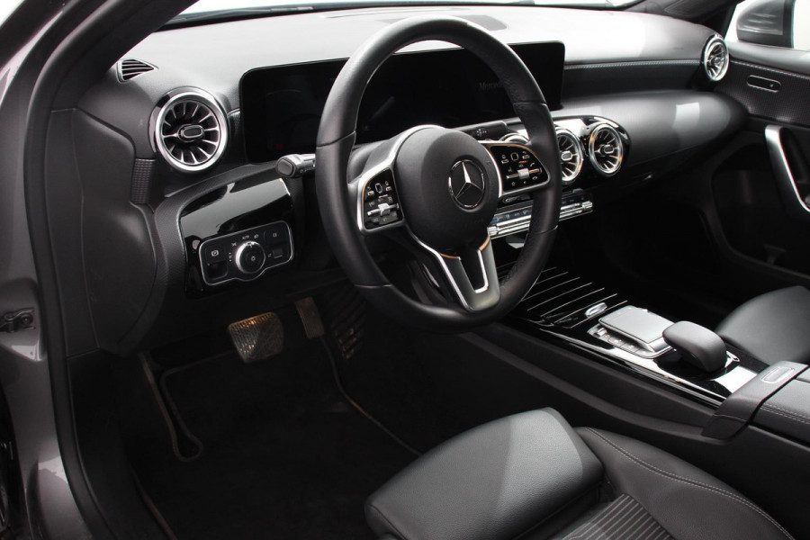 Mercedes-Benz A-Klasse 200 Automaat Progressive | Sfeerverlichting | Navigatie | Climate control | Camera | Parkeer sensoren | Half Lederen Bekleding | Led  | Cruise Control | LMV Velgen