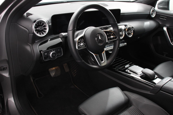 Mercedes-Benz A-Klasse 200 Automaat Progressive | Sfeerverlichting | Navigatie | Climate control | Camera | Parkeer sensoren | Half Lederen Bekleding | Led  | Cruise Control | LMV Velgen