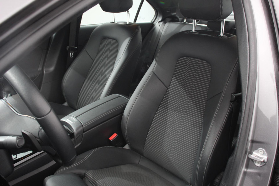 Mercedes-Benz A-Klasse 200 Automaat Progressive | Sfeerverlichting | Navigatie | Climate control | Camera | Parkeer sensoren | Half Lederen Bekleding | Led  | Cruise Control | LMV Velgen